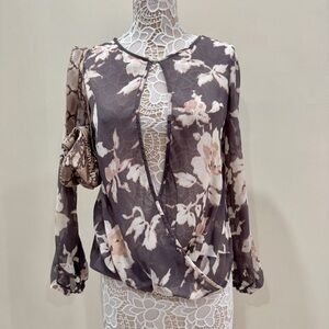 Guess Silk Gray Floral Blouse Y2K Boho Romantic Gypsy Chic Flowy Keyhole Top S/M